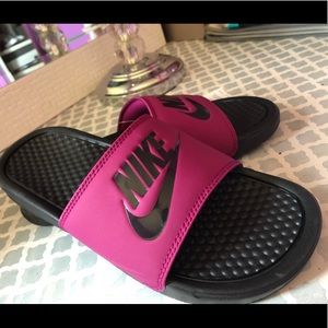 WMNS Nike Slides